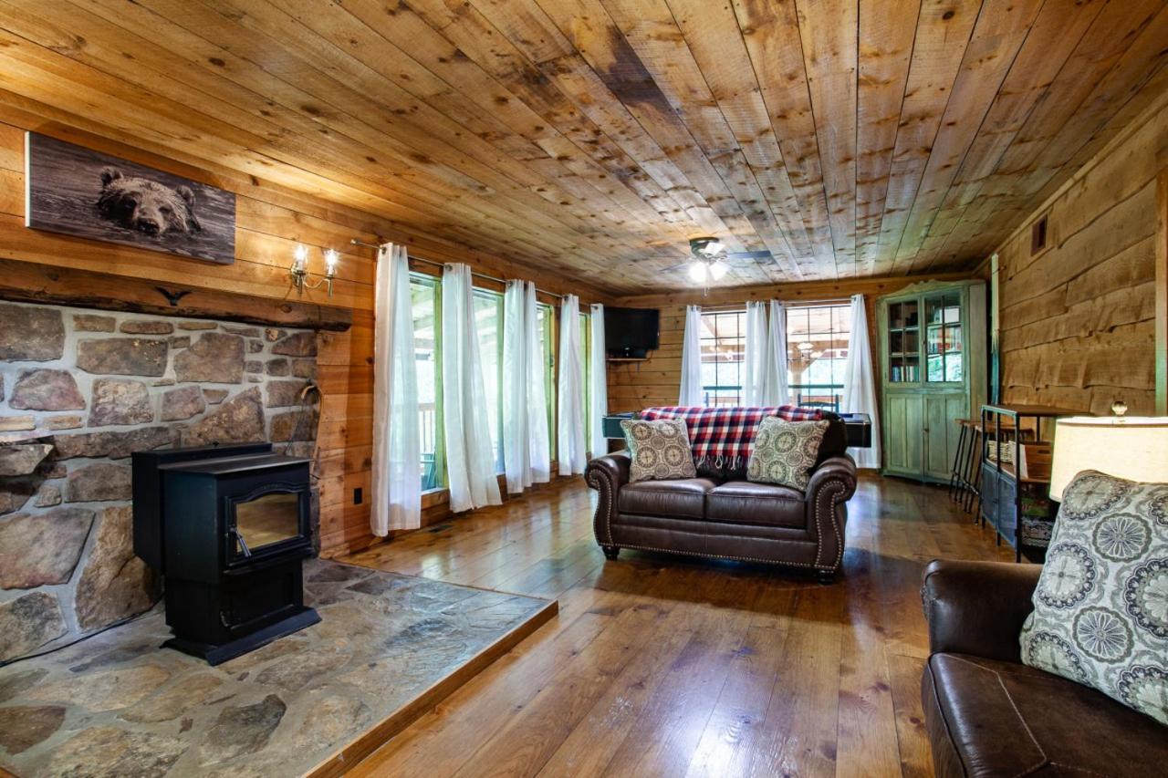 Forest Home Hot Tub Fire Pit Pool Table 鸽子谷 外观 照片