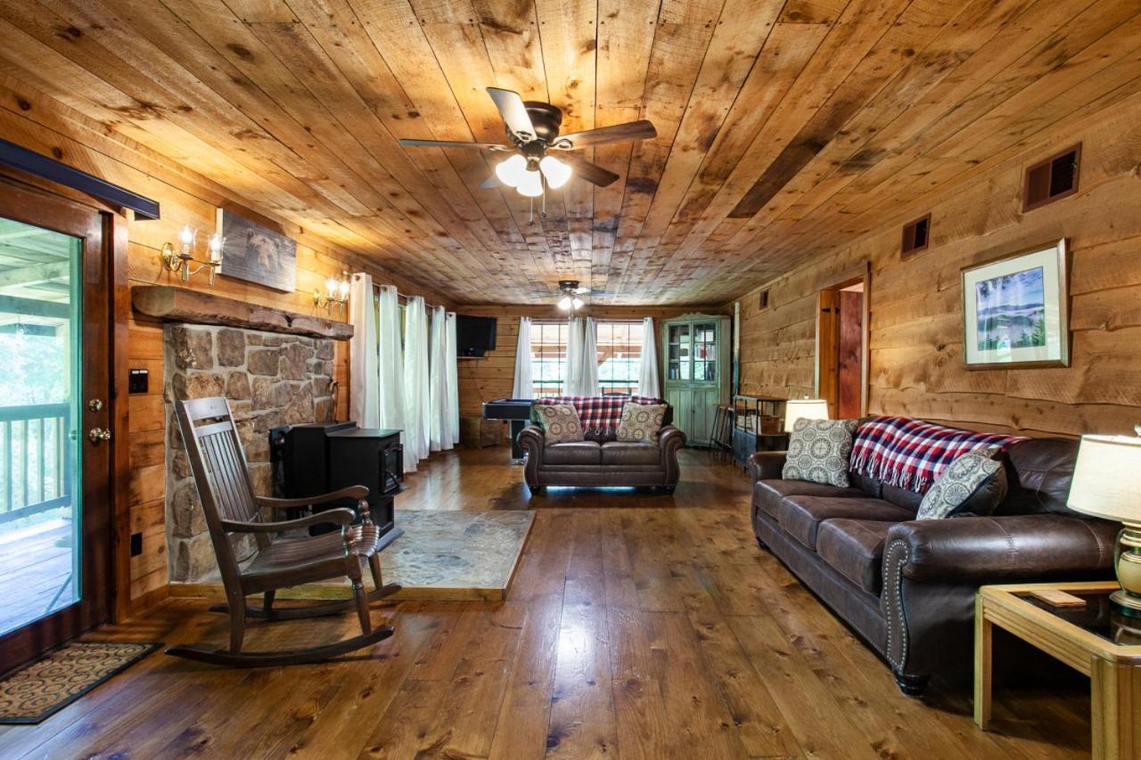 Forest Home Hot Tub Fire Pit Pool Table 鸽子谷 外观 照片
