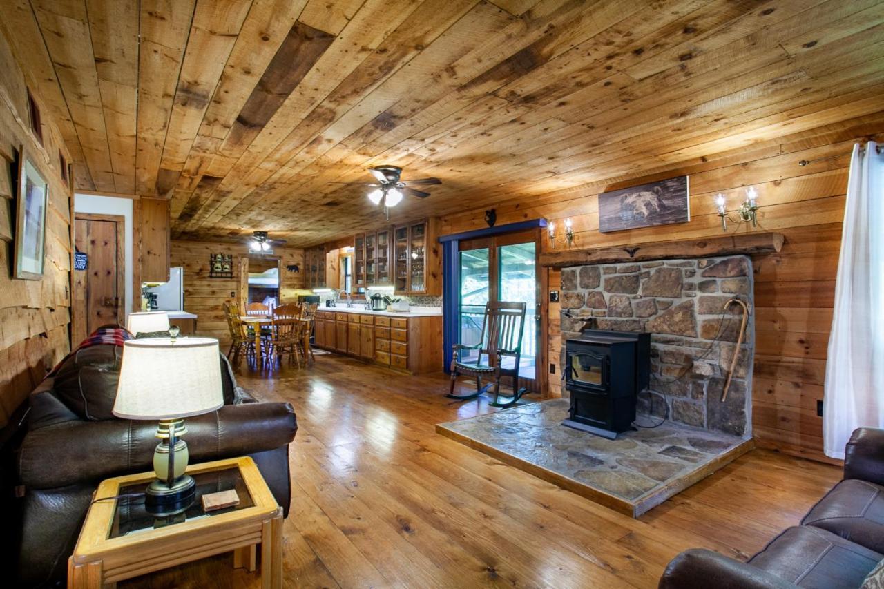 Forest Home Hot Tub Fire Pit Pool Table 鸽子谷 外观 照片