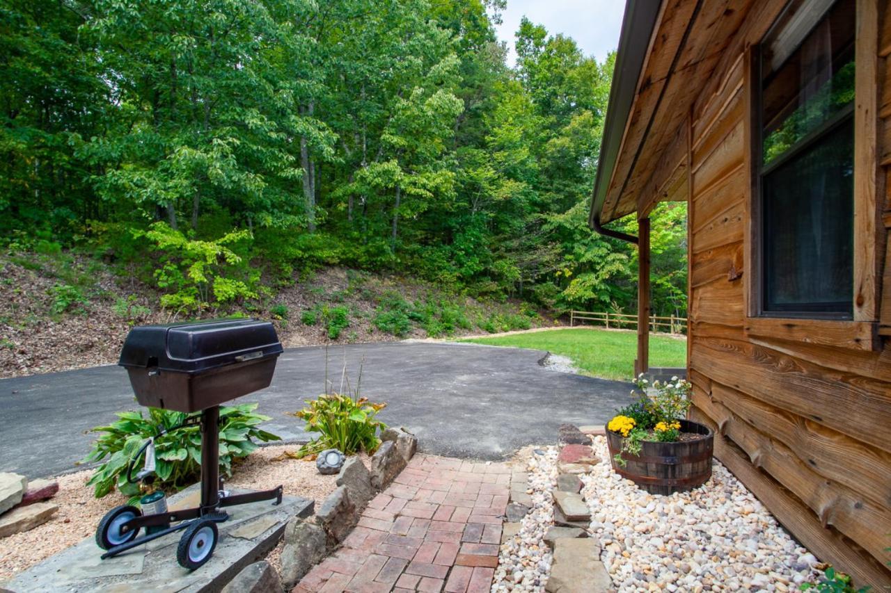 Forest Home Hot Tub Fire Pit Pool Table 鸽子谷 外观 照片