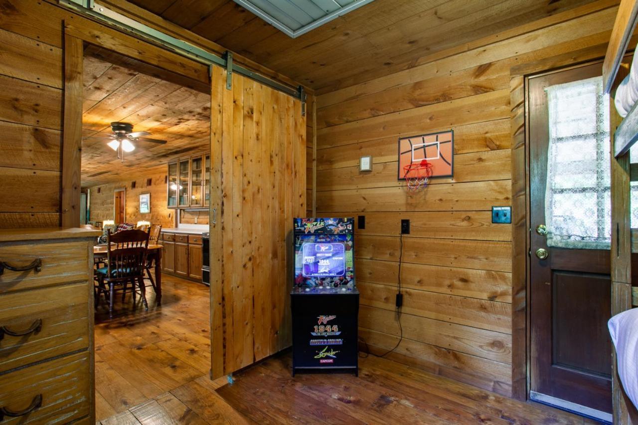 Forest Home Hot Tub Fire Pit Pool Table 鸽子谷 外观 照片